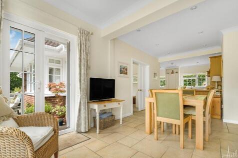 Kitchen/Open Dining Area