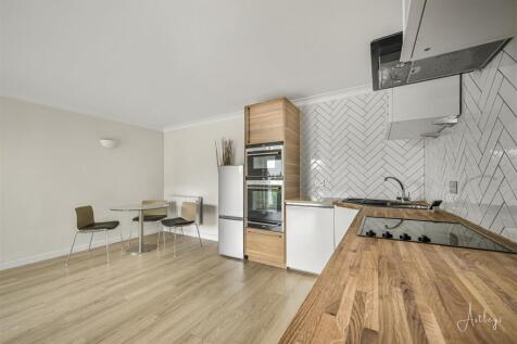Kitchen/Living Area