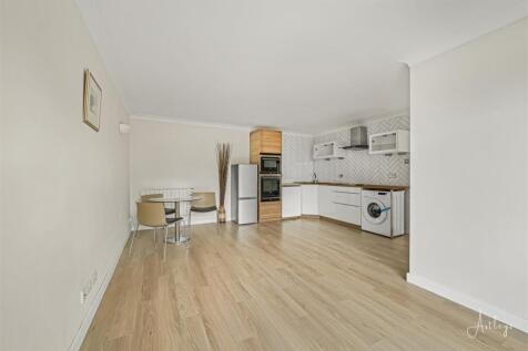 Kitchen/Living Area