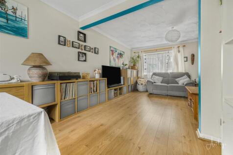 Lounge/Dining Area