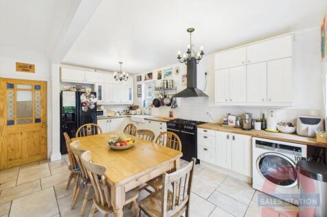 Kitchen/ Living area