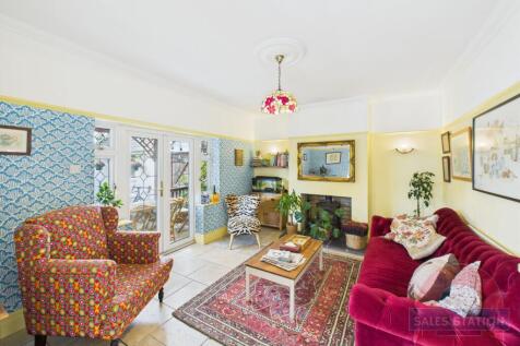 Kitchen/ Living area