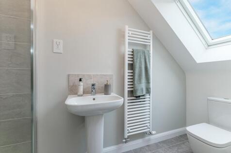 Kennett en suite shower room