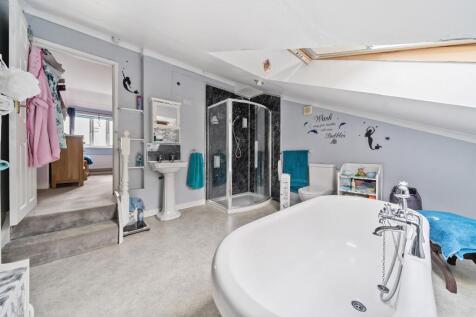 En-Suite Bathroom