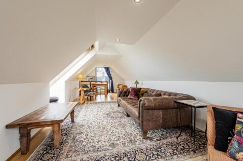 Barn Lounge