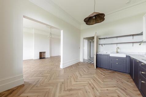 Lounge Kitchen