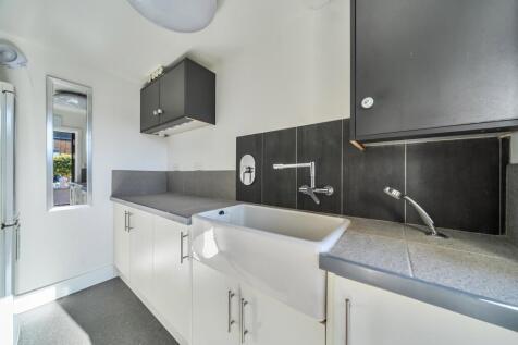 Outdoor Utility Room 