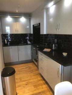 Kitchen 2.jpeg