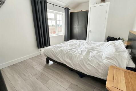 Bedroom 1.jpg