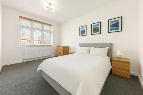 56 Spinney - Bedroom.JPG