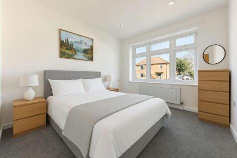 Bedroom..JPG