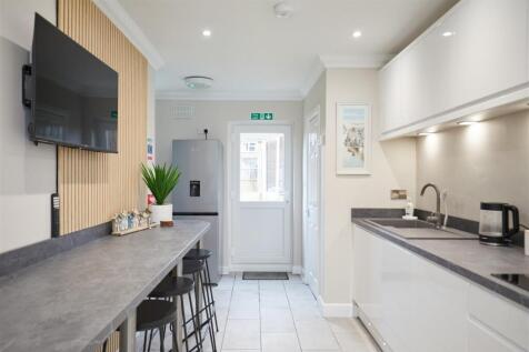 2 Barnesdale Road 3.jpg