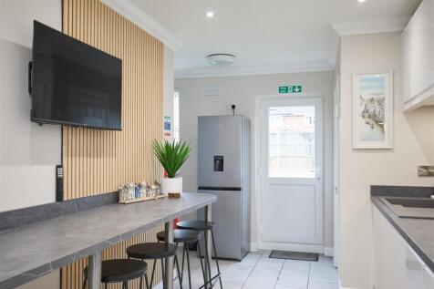 2 Barnesdale Road 4.jpg