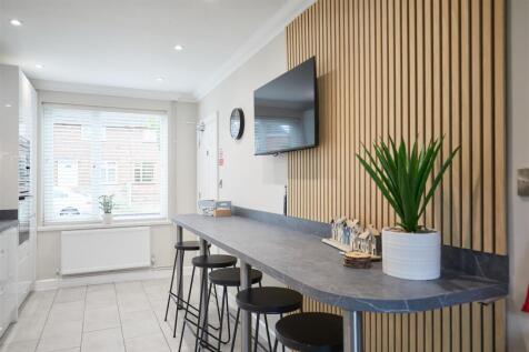 2 Barnesdale Road 6.jpg