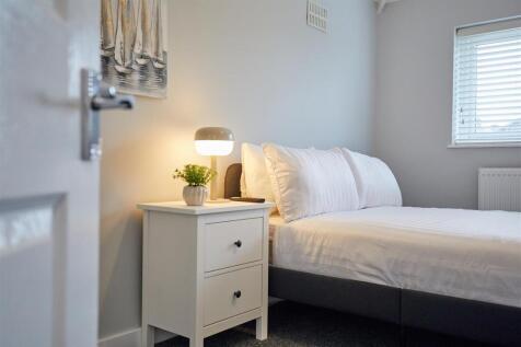 2 Barnesdale Road 16.jpg