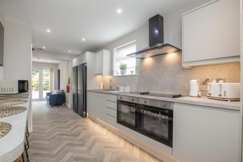 kitchen 1.jpg