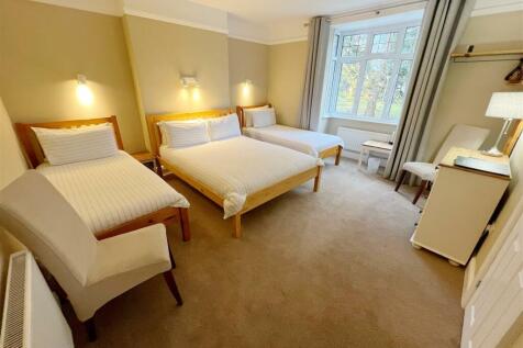 Bedroom 1.JPG