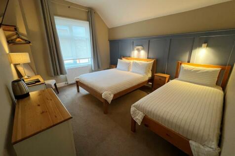 Bedroom 2.JPG