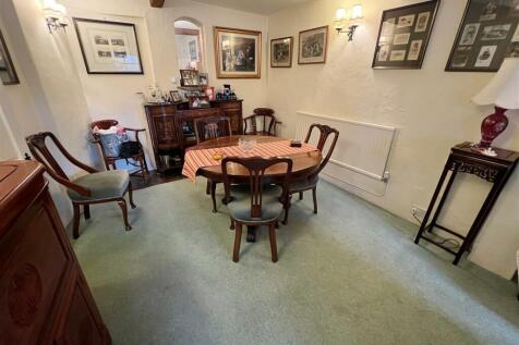 Dining Area.JPG