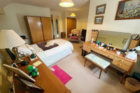 Master Bedroom.JPG