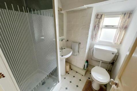 Family Shower Room.JPG
