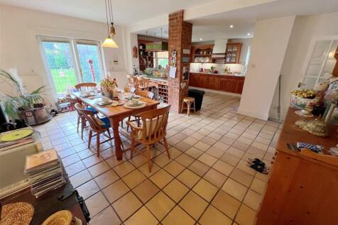 Breakfast Room