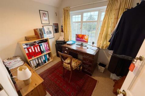 Bedroom / Study