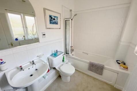 Bathroom.JPG