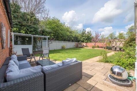 22 St Peters Way-13.jpg