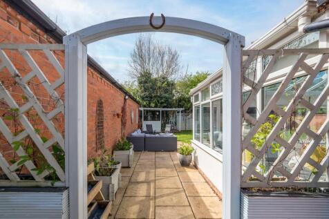 22 St Peters Way-17.jpg