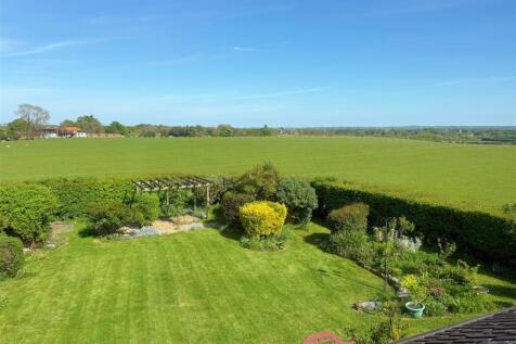 Countryside Views to Rear