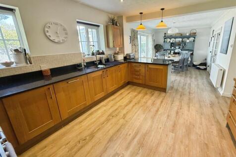Kitchen/Dining