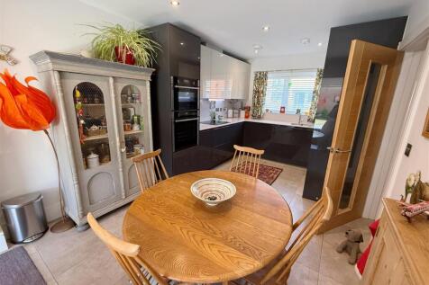 Kitchen Dining Area