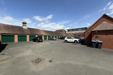Garage / Parking