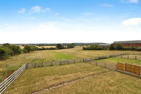 Garden &amp; Views to Rear