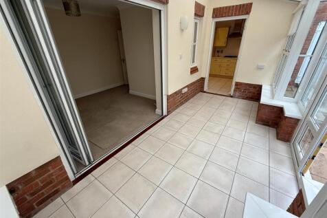 Conservatory to Dining Room