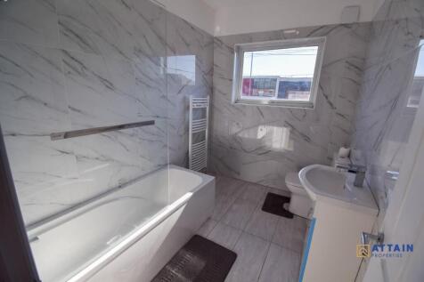 Bathroom 1.jpg