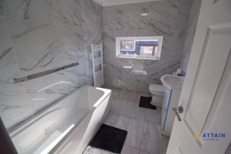 Bathroom 2.jpg