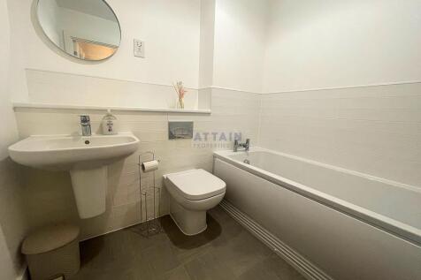 main bathroom.jpg