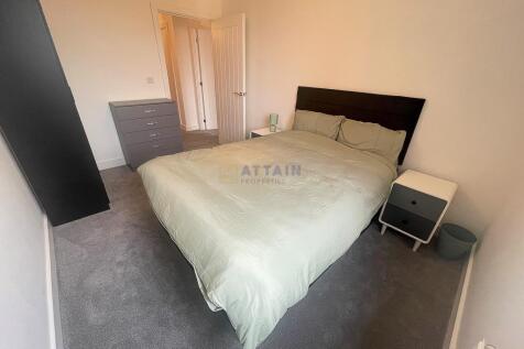 Bedroom 1 flip 2.jpg