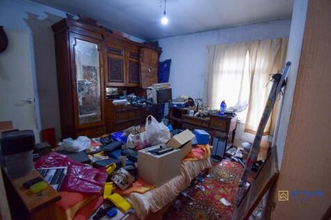 Bedroom 1.jpg