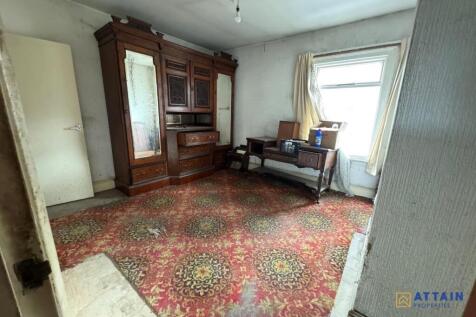 Bedroom 1.jpg