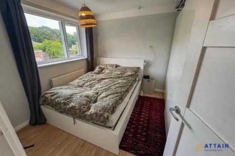 Bedroom 1.jpg