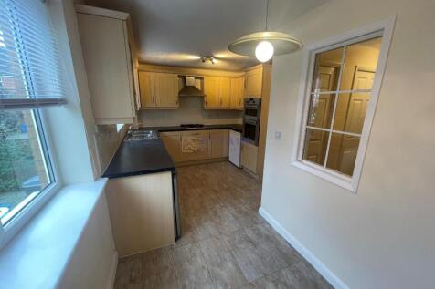 Kitchen far.jpg