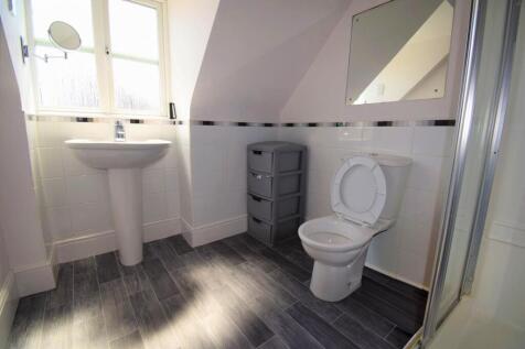 bathroom top floor.jpg