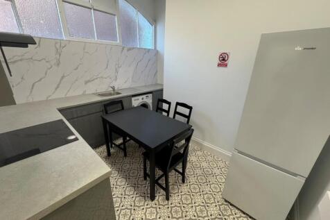 Kitchen for R 8 9 10.jpg