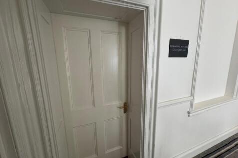 Kitchen for R 8 9 10 - Door.jpg