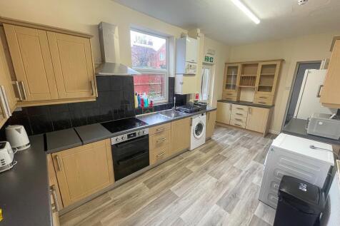 Kitchen to off-suite.jpg