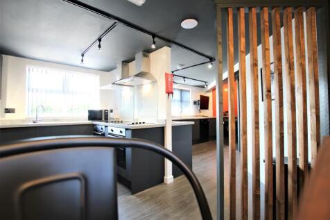 flat 2 kitchen.JPG