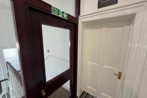 Kitchen for R 11 12 13 - Door.jpg